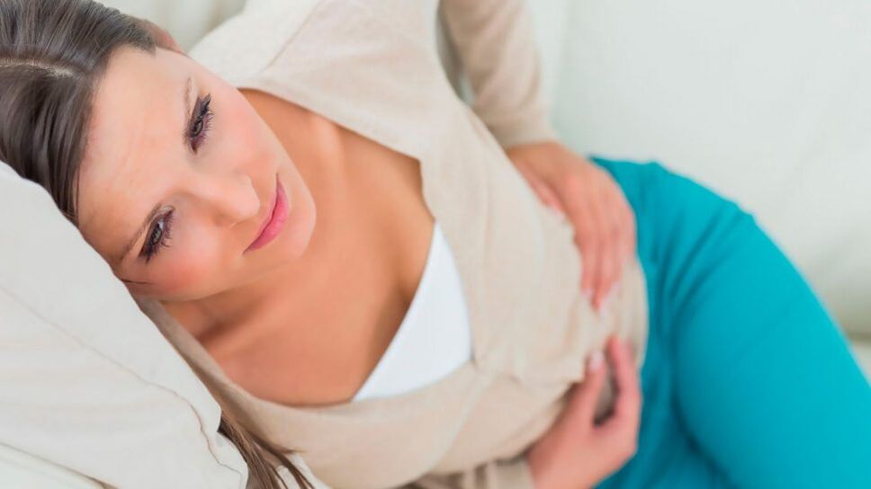 A woman with signs of cystitis needs comprehensive treatment