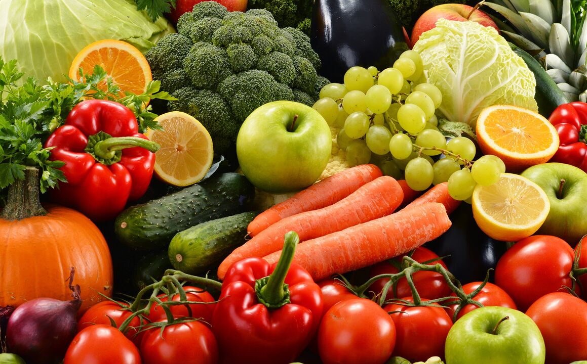 In case of exacerbation of cystitis, the menu should include fresh fruits and vegetables