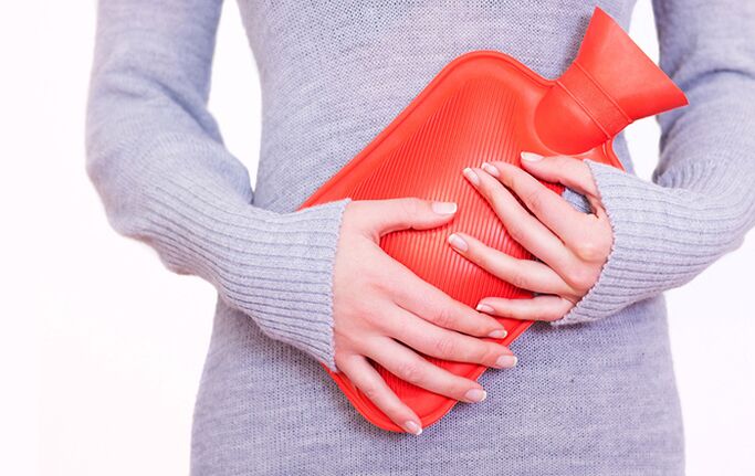 Placing a heating pad on the stomach can help relieve symptoms of cystitis in women.